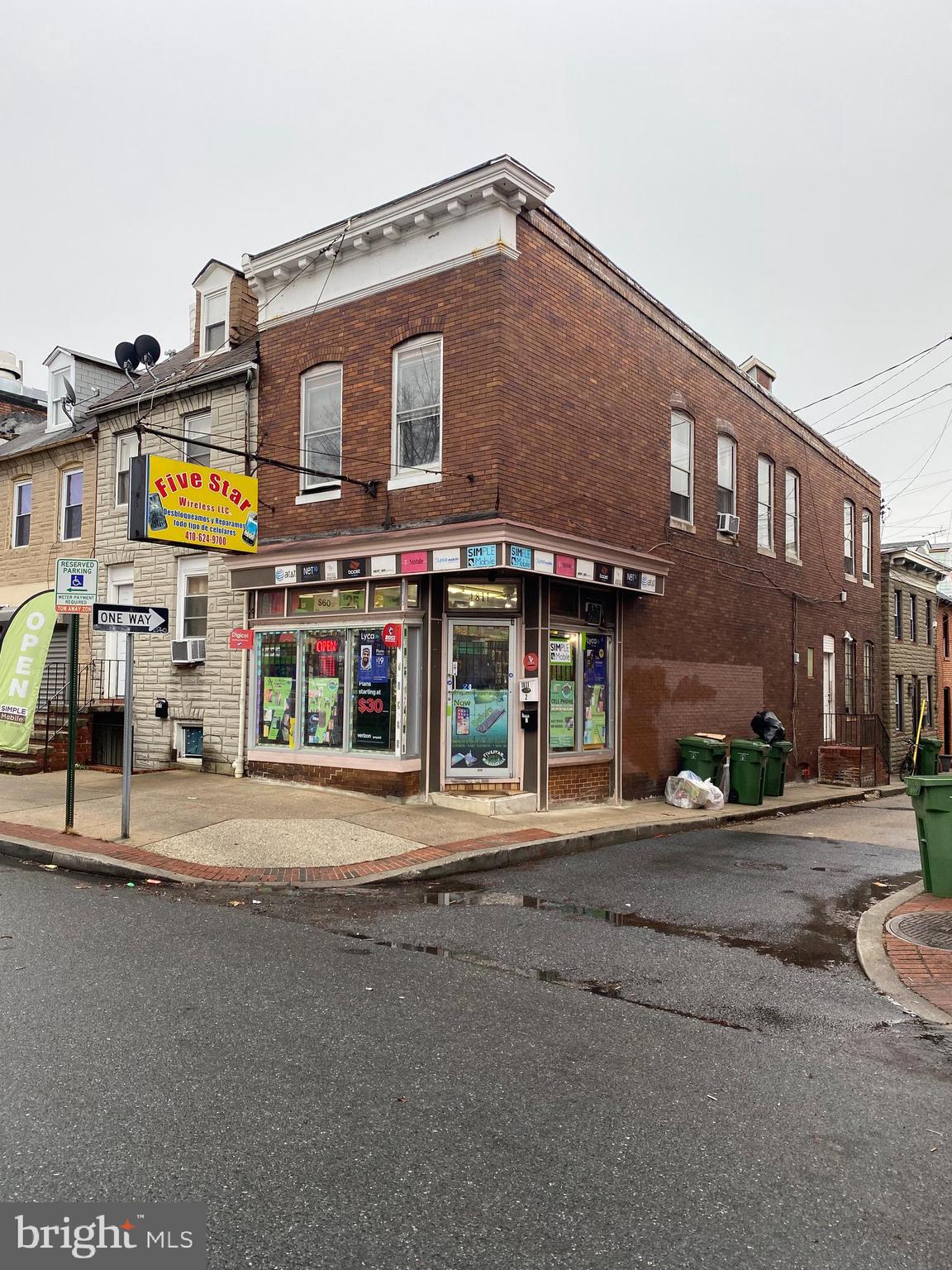 Main image without alt text