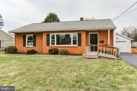 Photo of 543 SNYDER AVE, ELIZABETHTOWN, PA 17022 (MLS # PALA2030122)