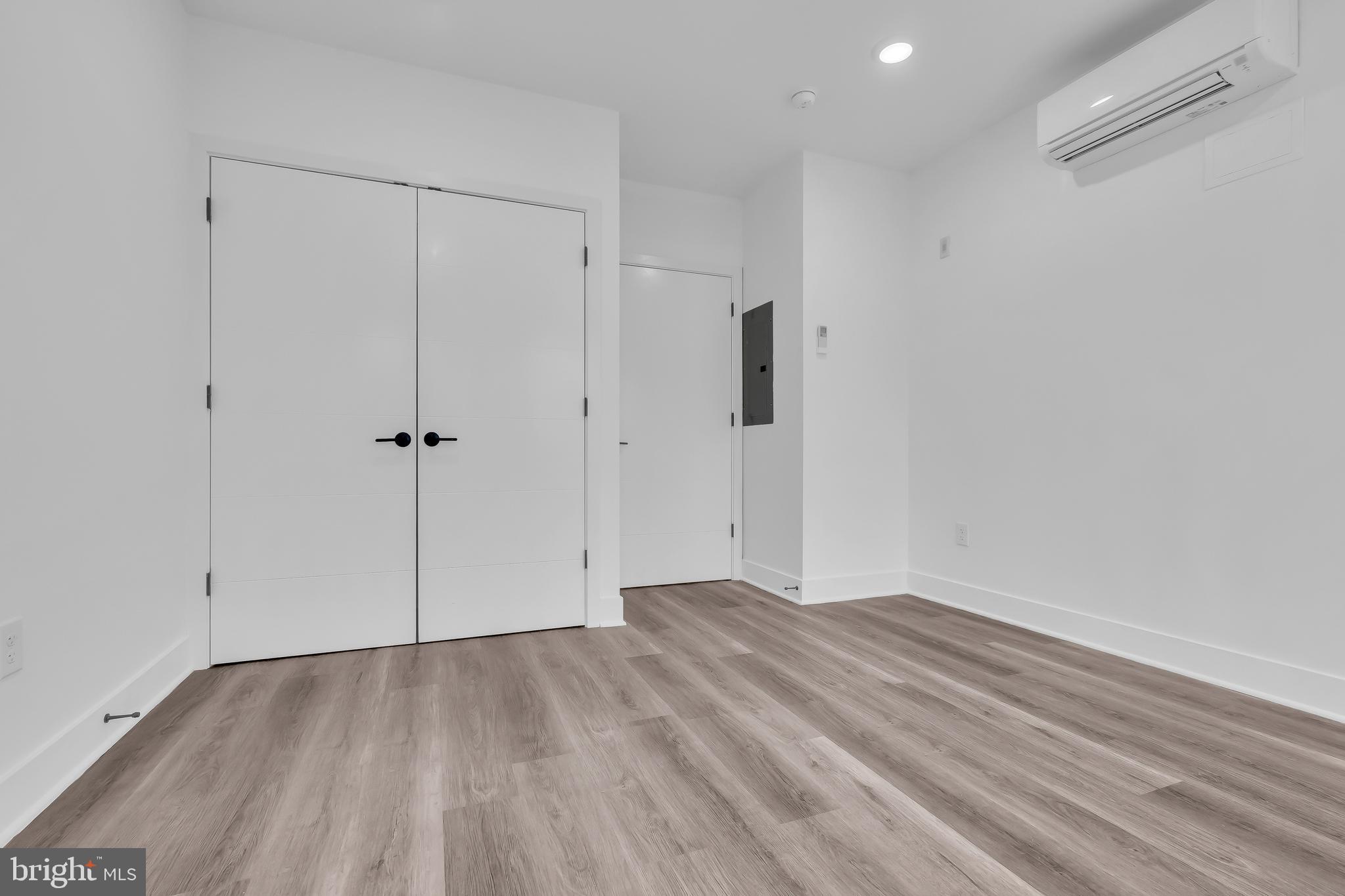 OLDE KENSINGTON - Residential Lease