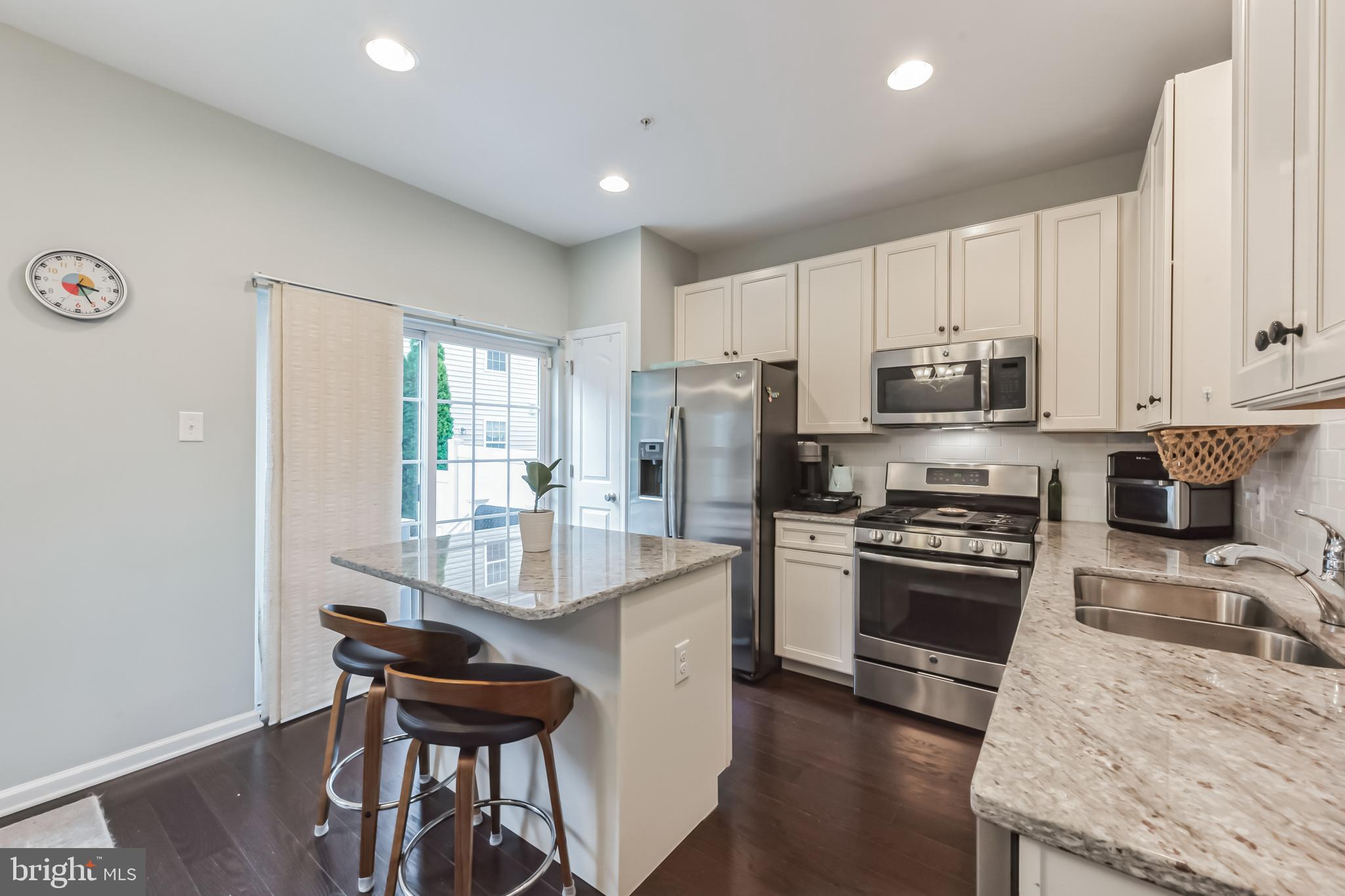 CARRIAGE HILL - Residential Lease