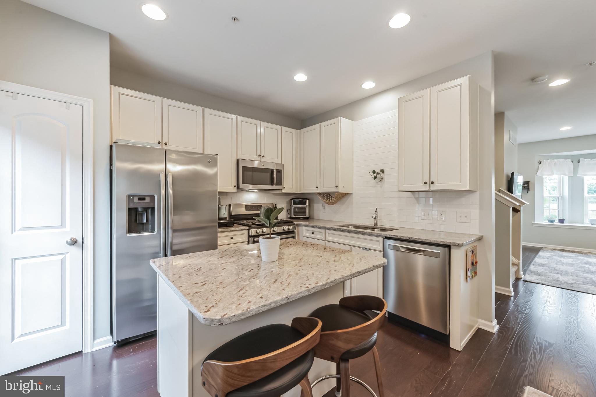 CARRIAGE HILL - Residential Lease