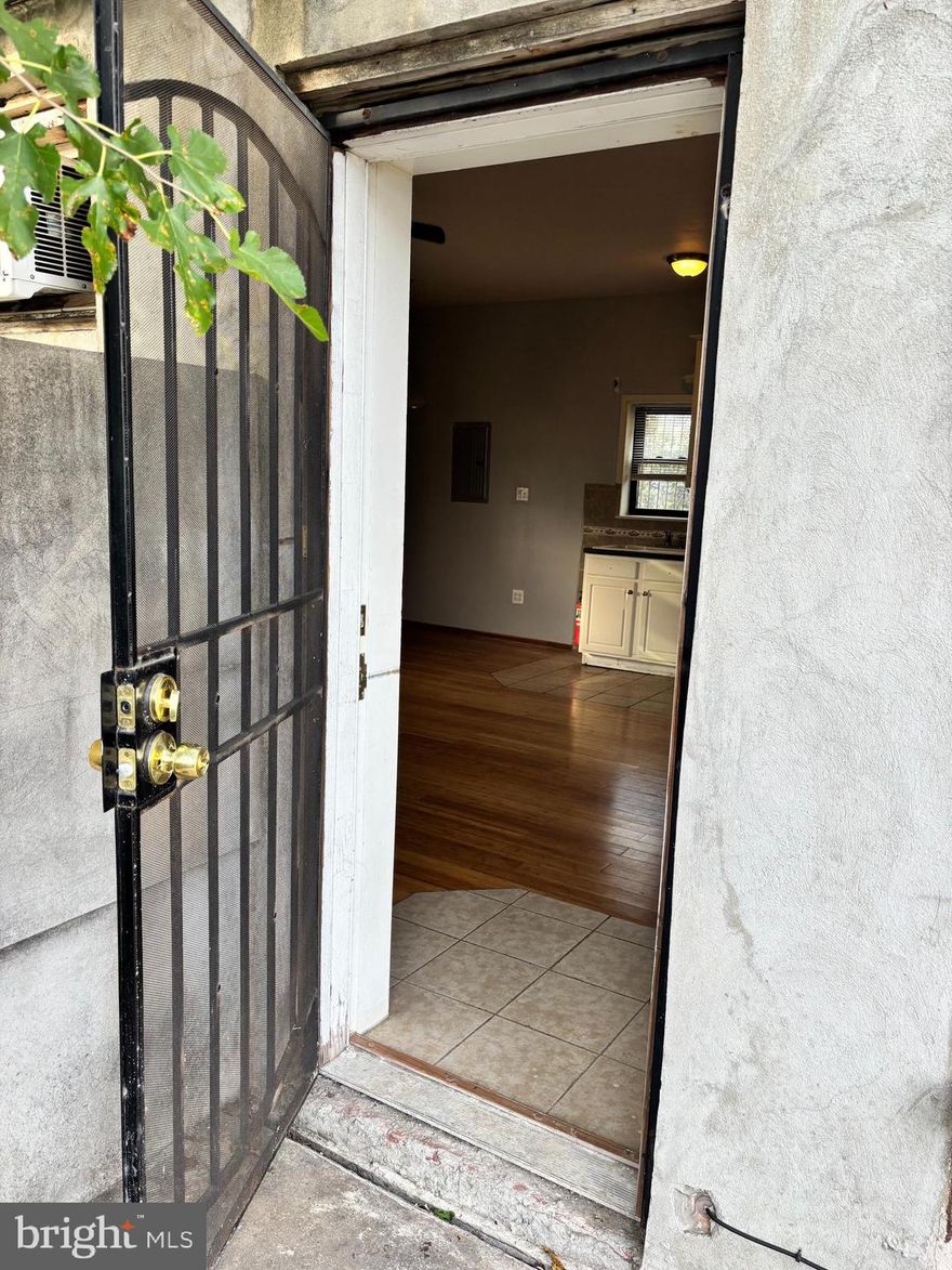 2 Bedrooms, 1 Bath apartment situated near public transportation. This apartment is the perfect blend of style and convenience. Don't miss the chance to view this apartment! Contact us to schedule a tour. Apartment is handicap accessible!