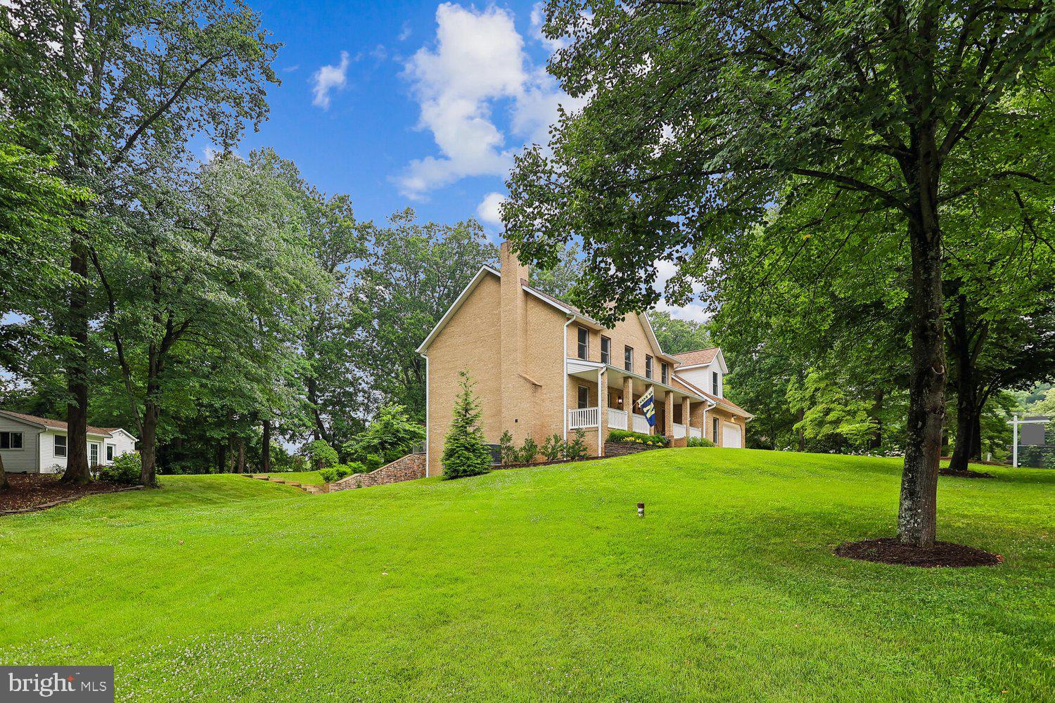 1602 LOCKSLEY DRIVE
