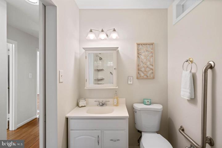 FAIRWAY MANOR ESTATES - Residential Lease