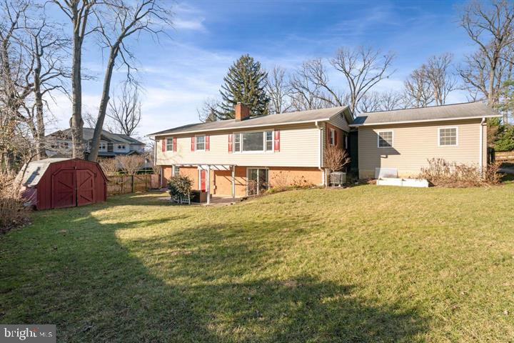 FAIRWAY MANOR ESTATES - Residential Lease