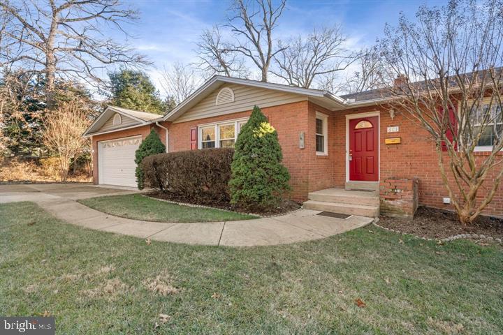 FAIRWAY MANOR ESTATES - Residential Lease