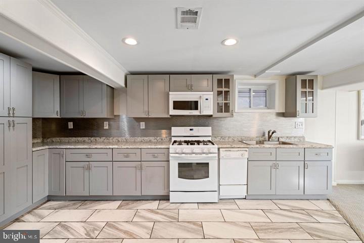 FAIRWAY MANOR ESTATES - Residential Lease