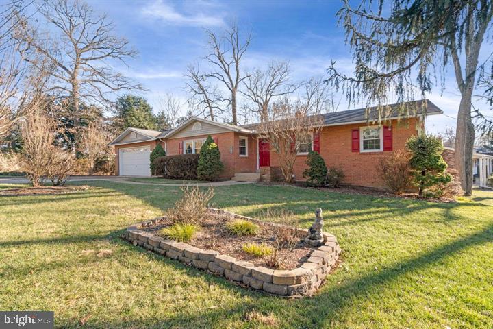 FAIRWAY MANOR ESTATES - Residential Lease