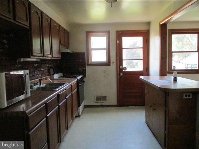 FOX RIDGE MANOR - Residential