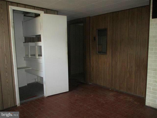 FOX RIDGE MANOR - Residential