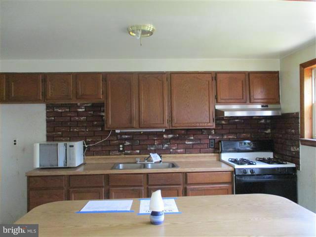 FOX RIDGE MANOR - Residential