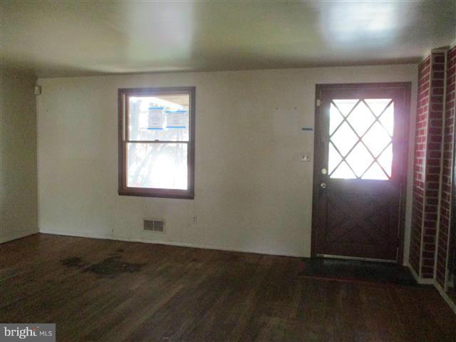 FOX RIDGE MANOR - Residential