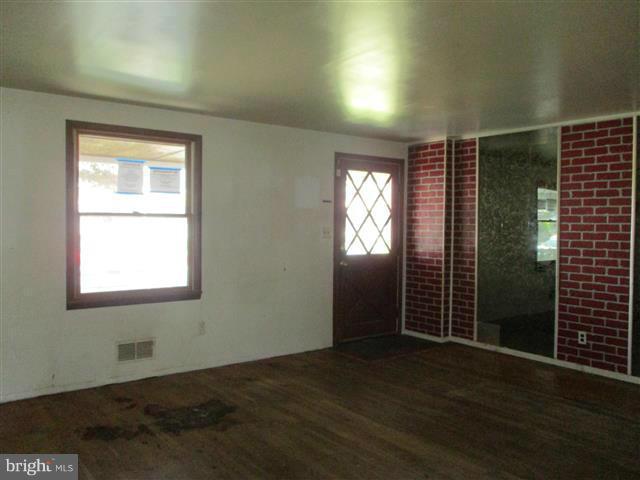 FOX RIDGE MANOR - Residential