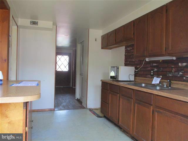 FOX RIDGE MANOR - Residential