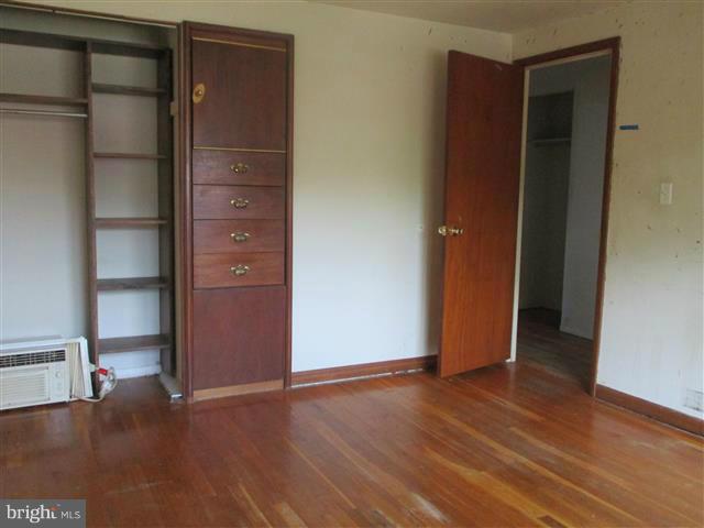 FOX RIDGE MANOR - Residential