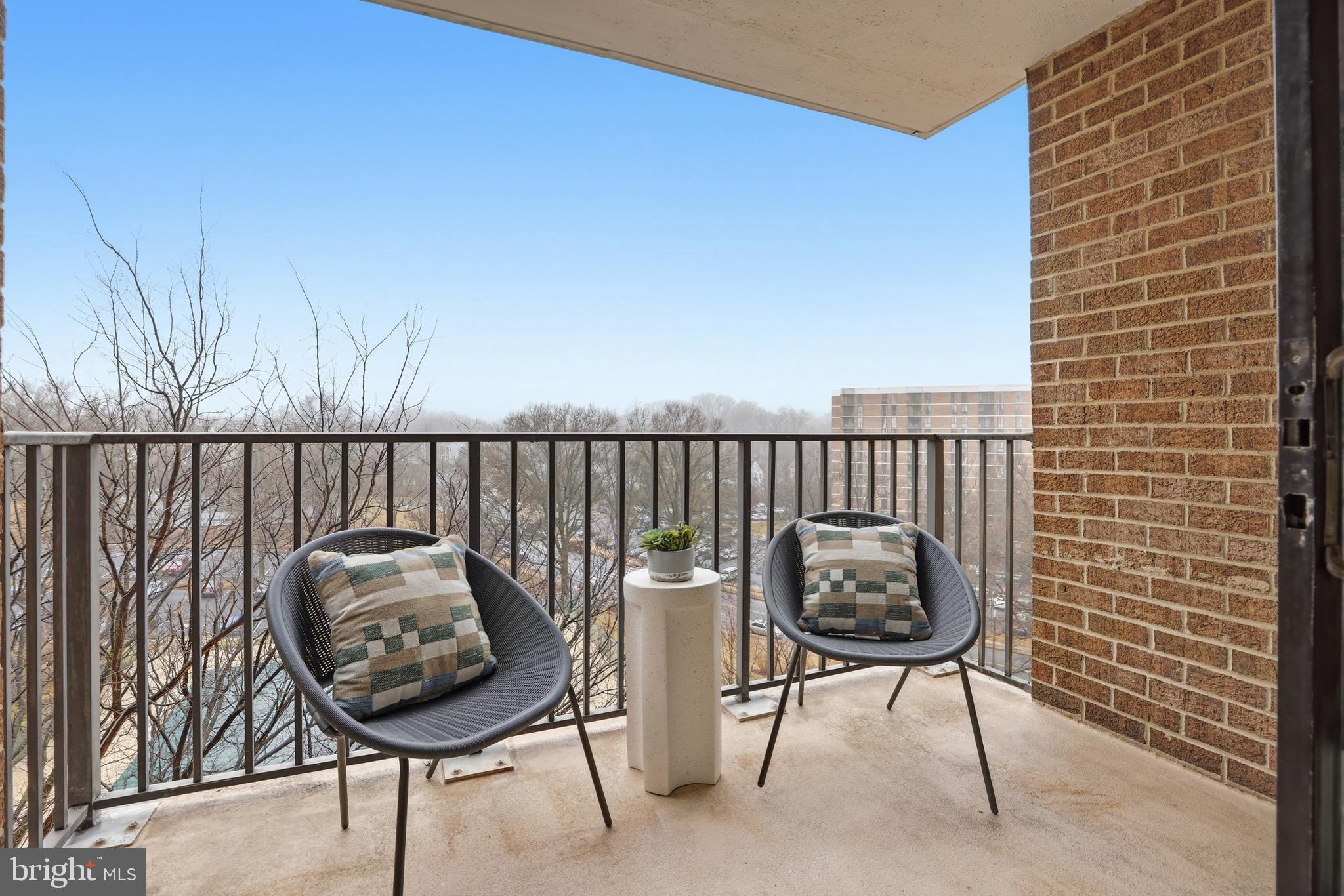 IDYLWOOD TOWERS CONDO - Residential