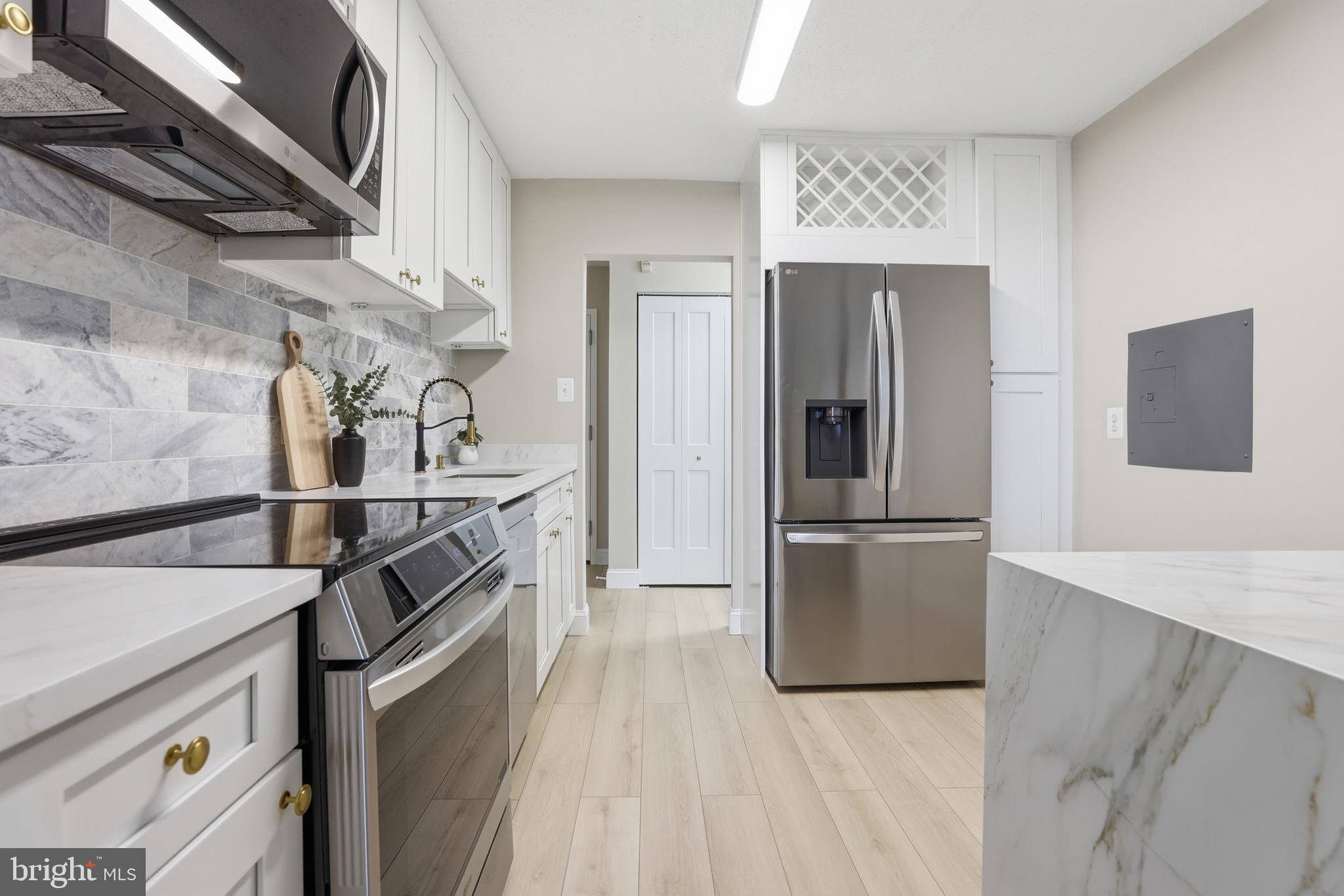 IDYLWOOD TOWERS CONDO - Residential