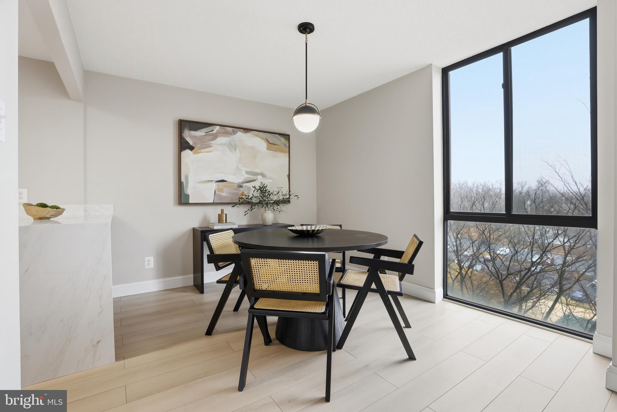 IDYLWOOD TOWERS CONDO - Residential