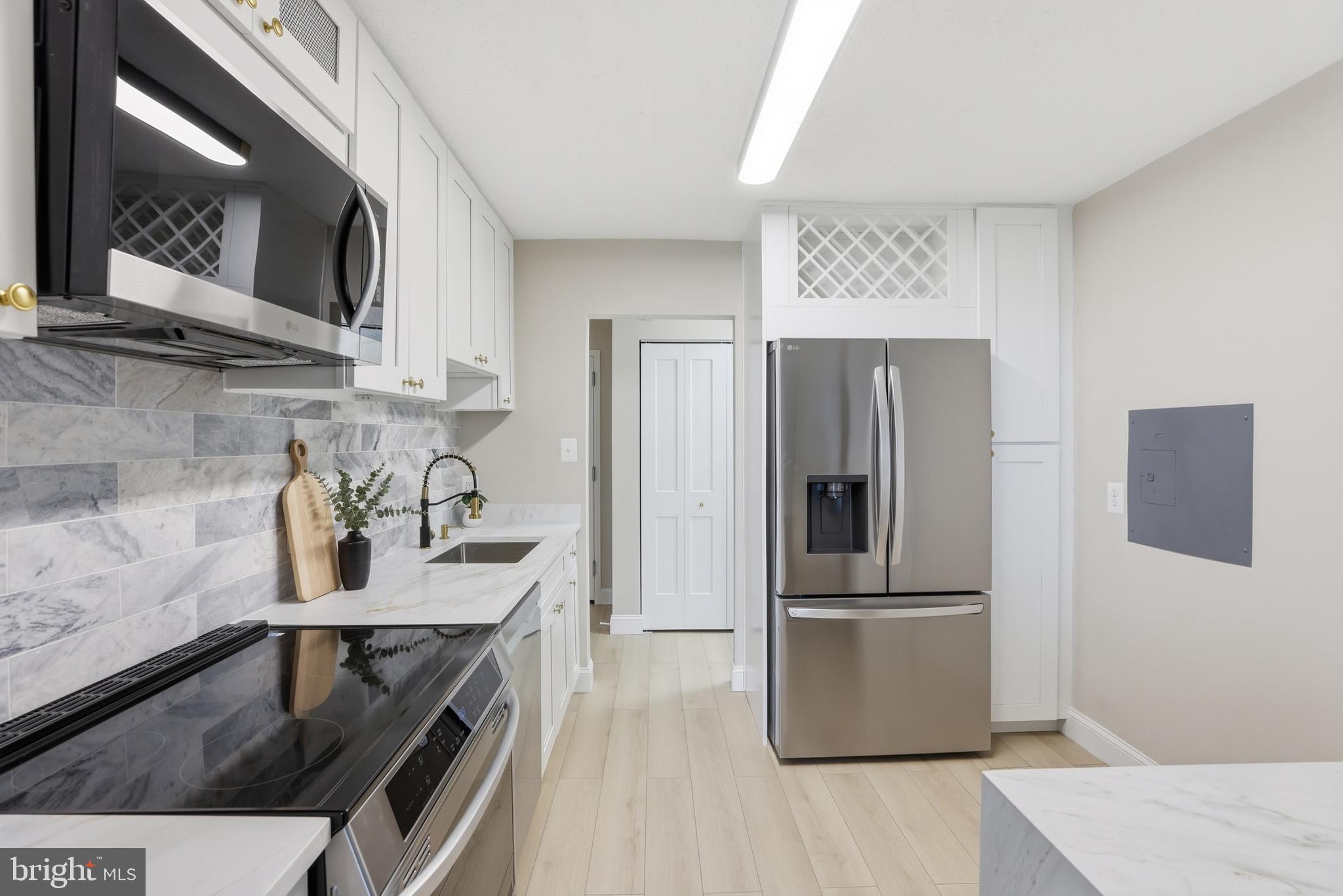 IDYLWOOD TOWERS CONDO - Residential