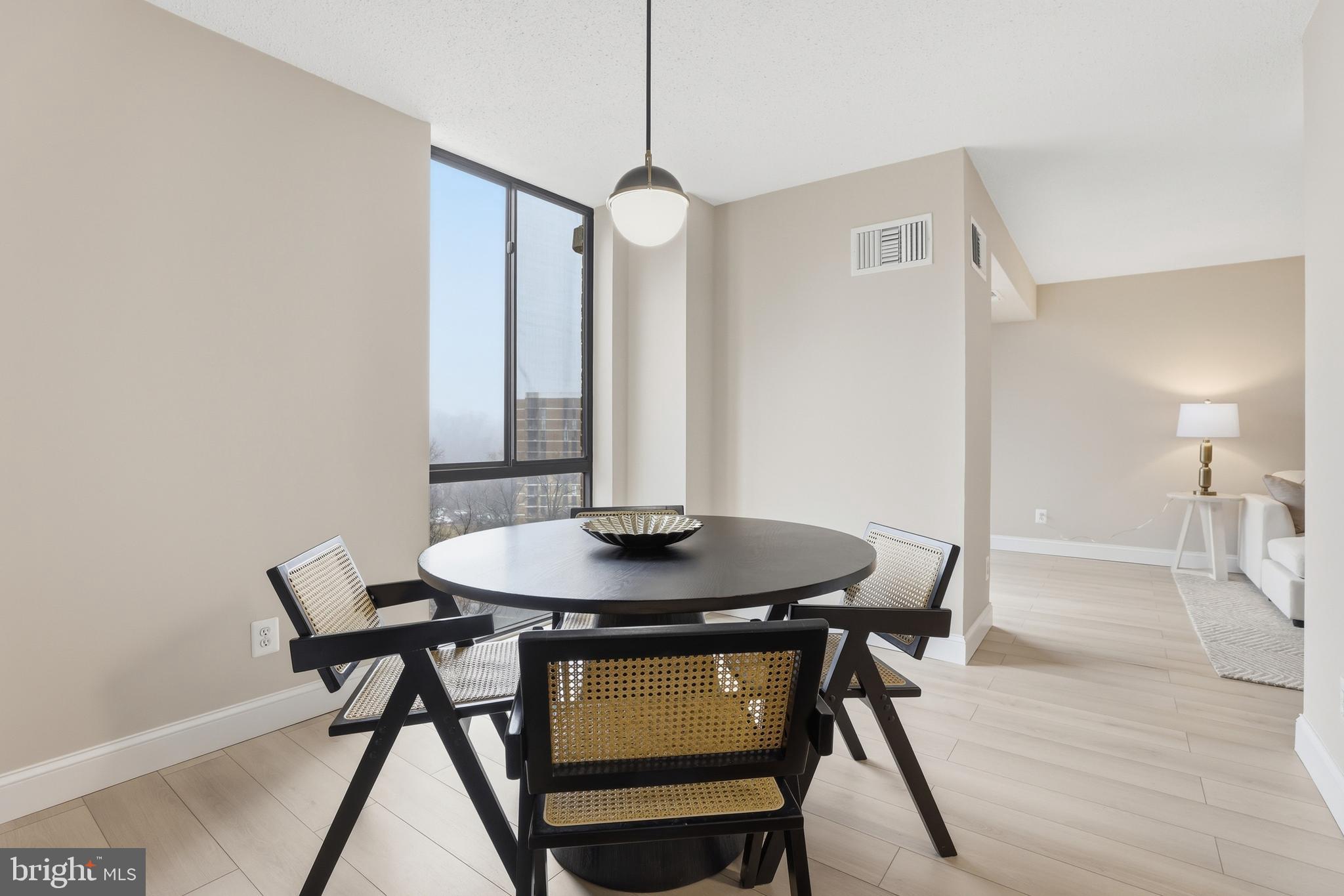 IDYLWOOD TOWERS CONDO - Residential