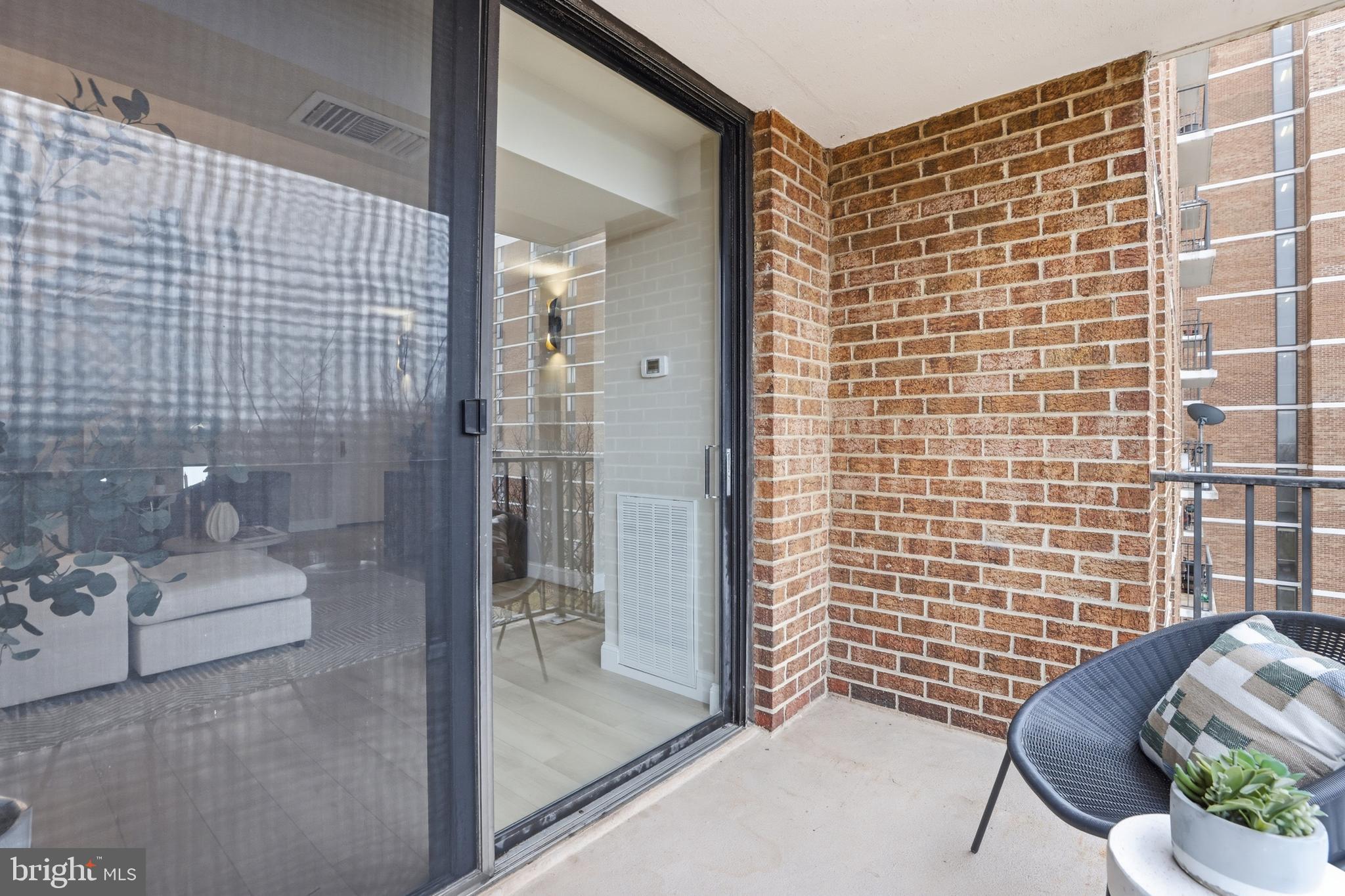 IDYLWOOD TOWERS CONDO - Residential