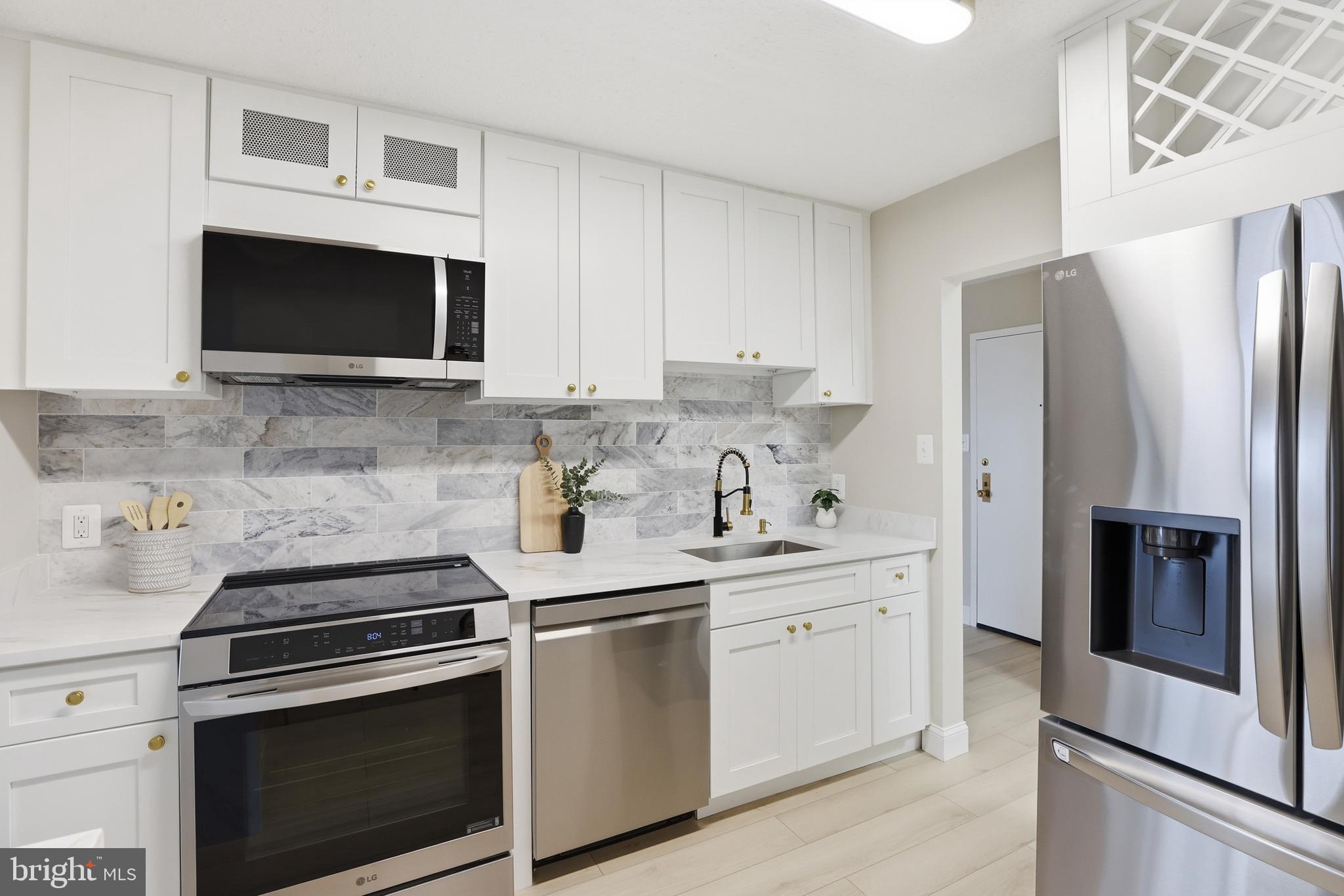 IDYLWOOD TOWERS CONDO - Residential