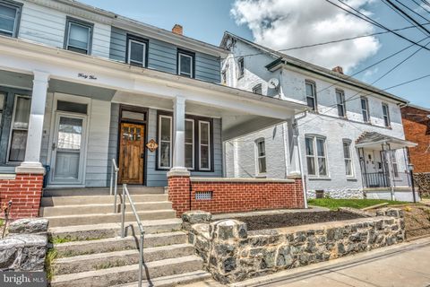 Photo of 47 E WASHINGTON ST, ELIZABETHTOWN, PA 17022 (MLS # PALA2034834)