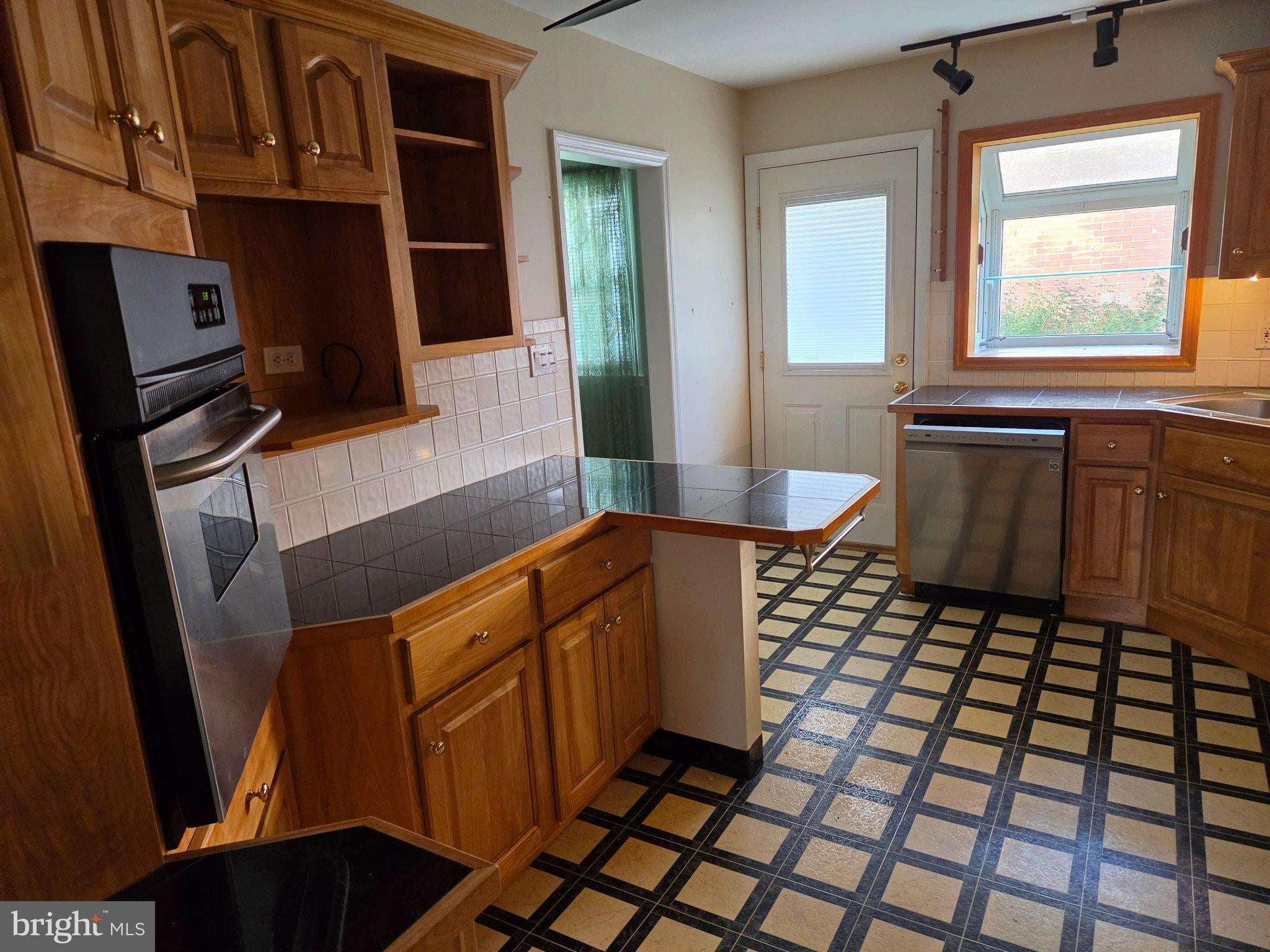 6 WINDFLOWER DRIVE