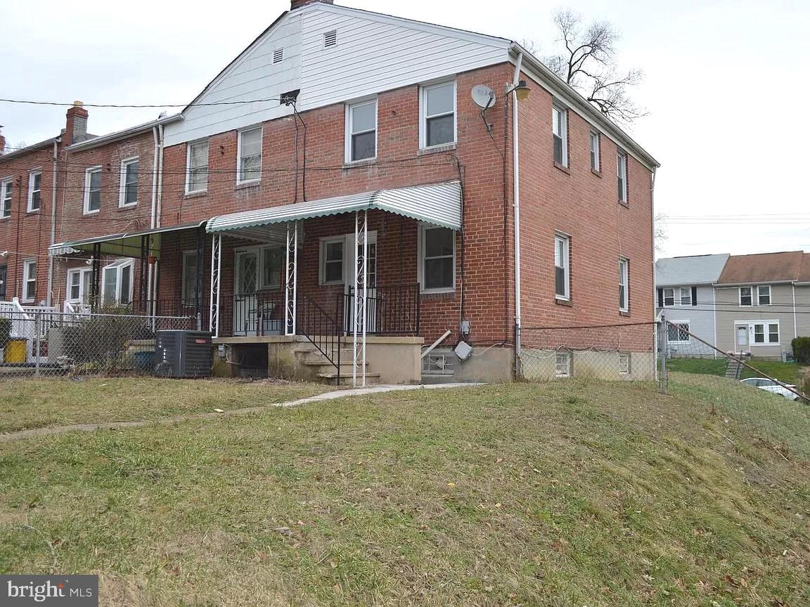 Remodeled and freshly painted home with new appliances. Easy walking to public transit and shopping center.