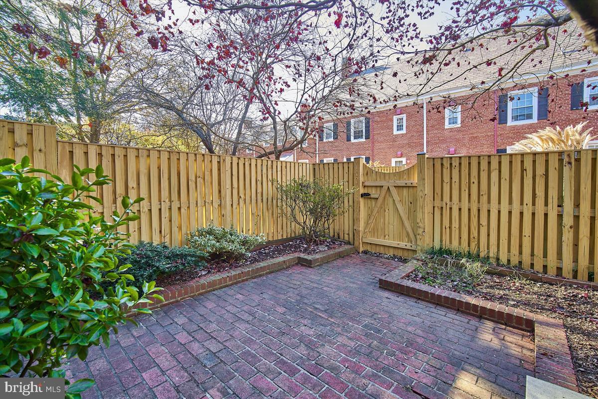 FAIRLINGTON MEADOWS - Residential Lease