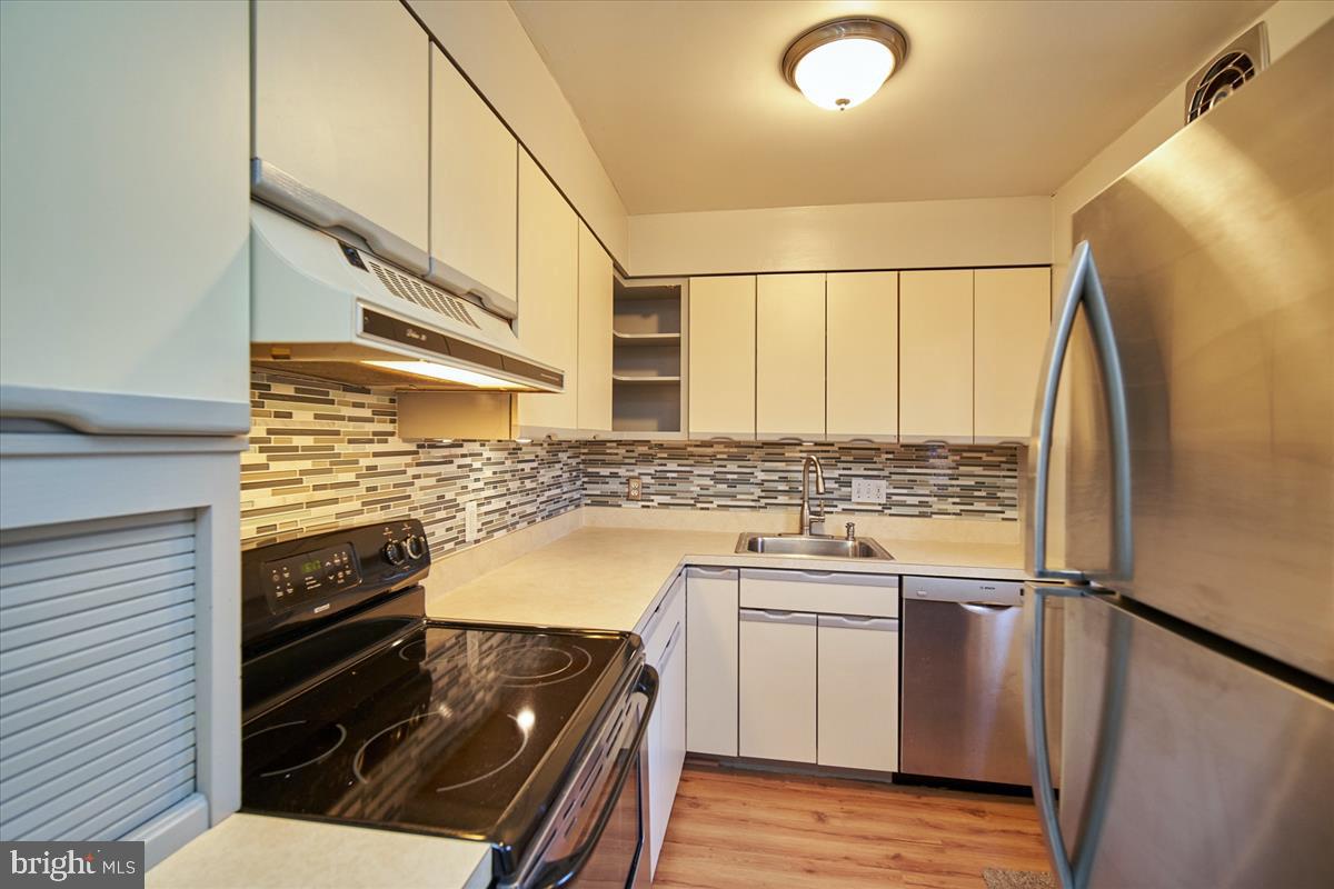 FAIRLINGTON MEADOWS - Residential Lease