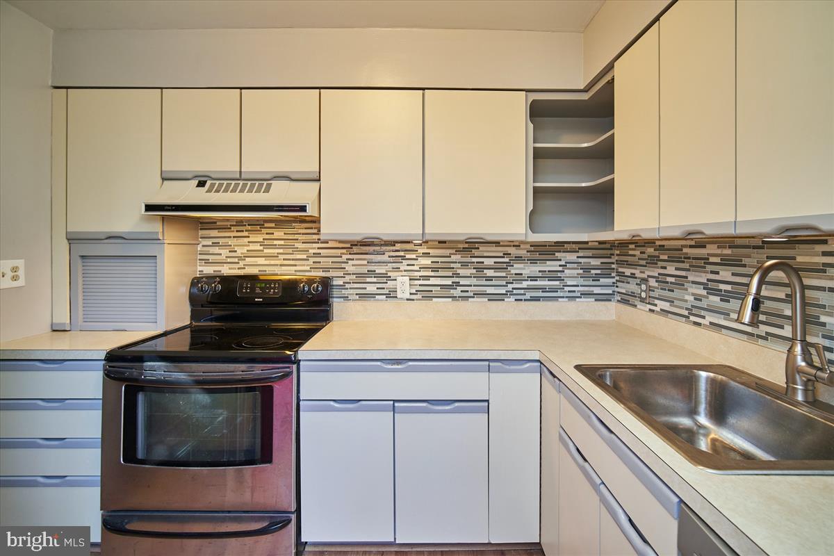 FAIRLINGTON MEADOWS - Residential Lease