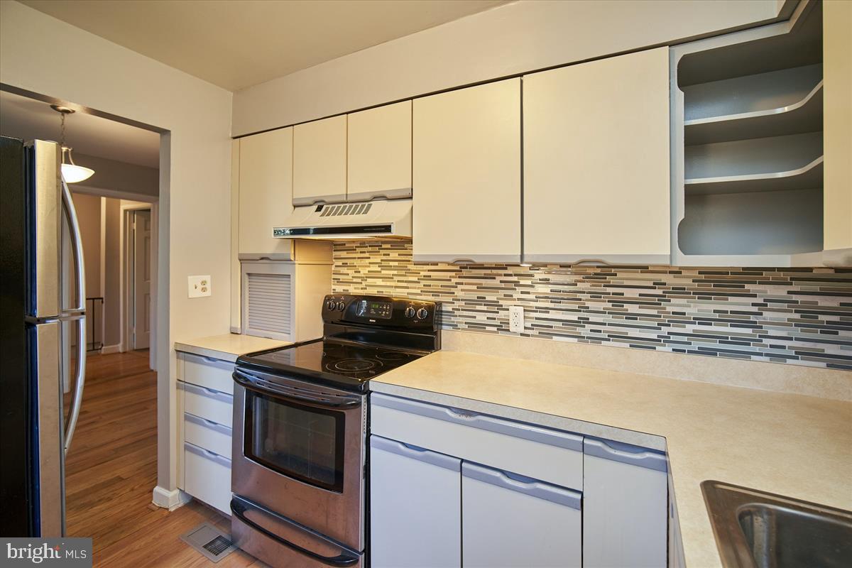 FAIRLINGTON MEADOWS - Residential Lease