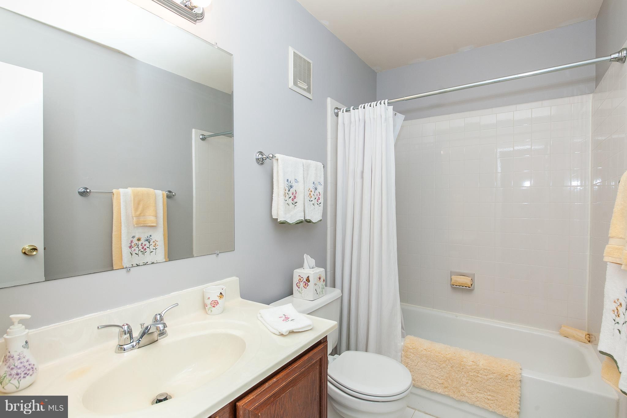 THE OAKTON - Residential