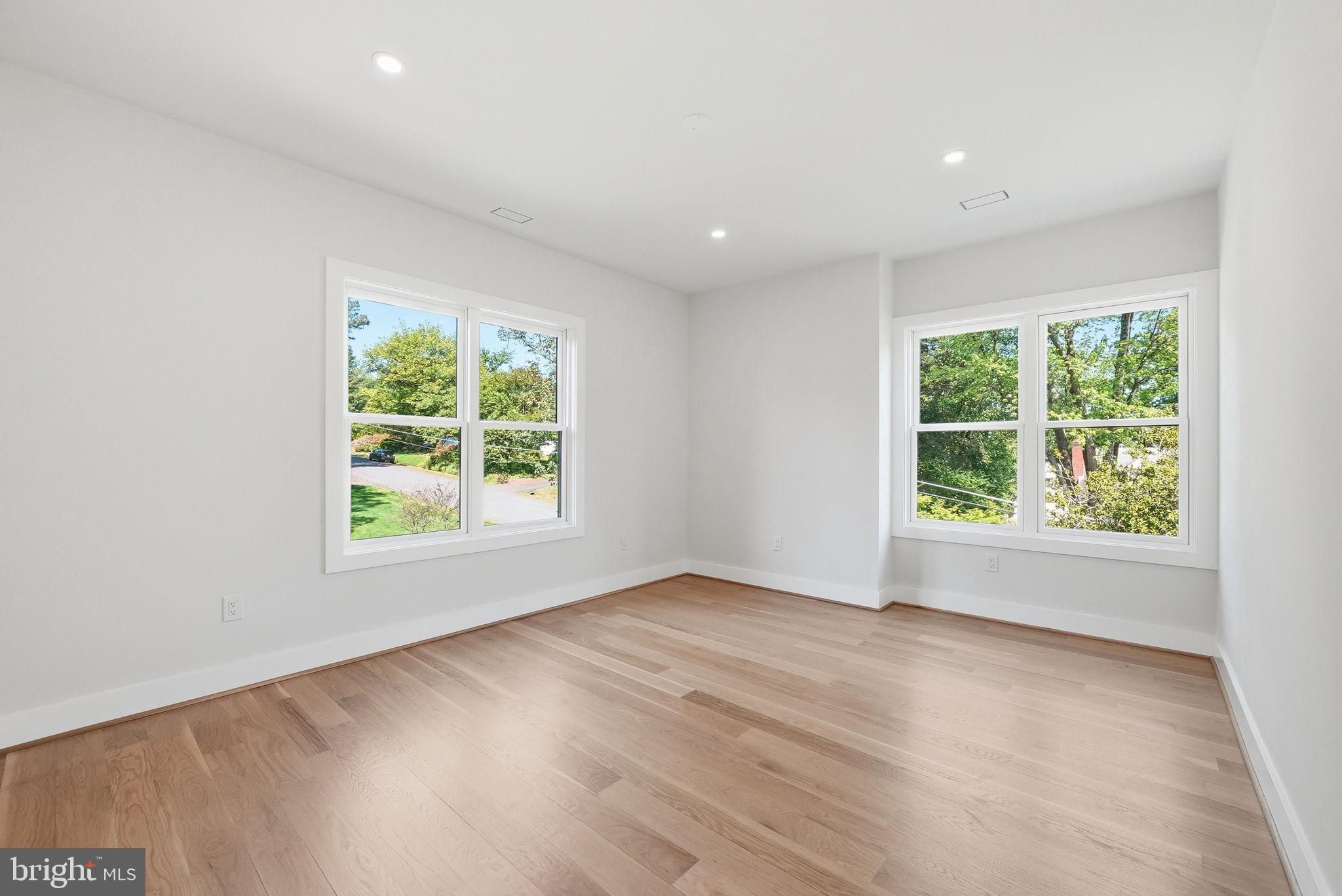 WESTHAMPTON - Residential
