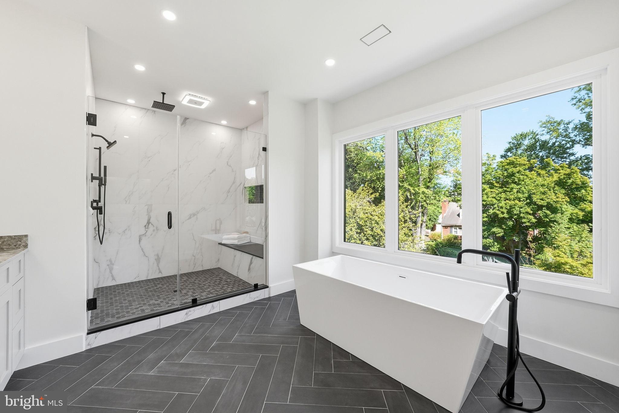 WESTHAMPTON - Residential