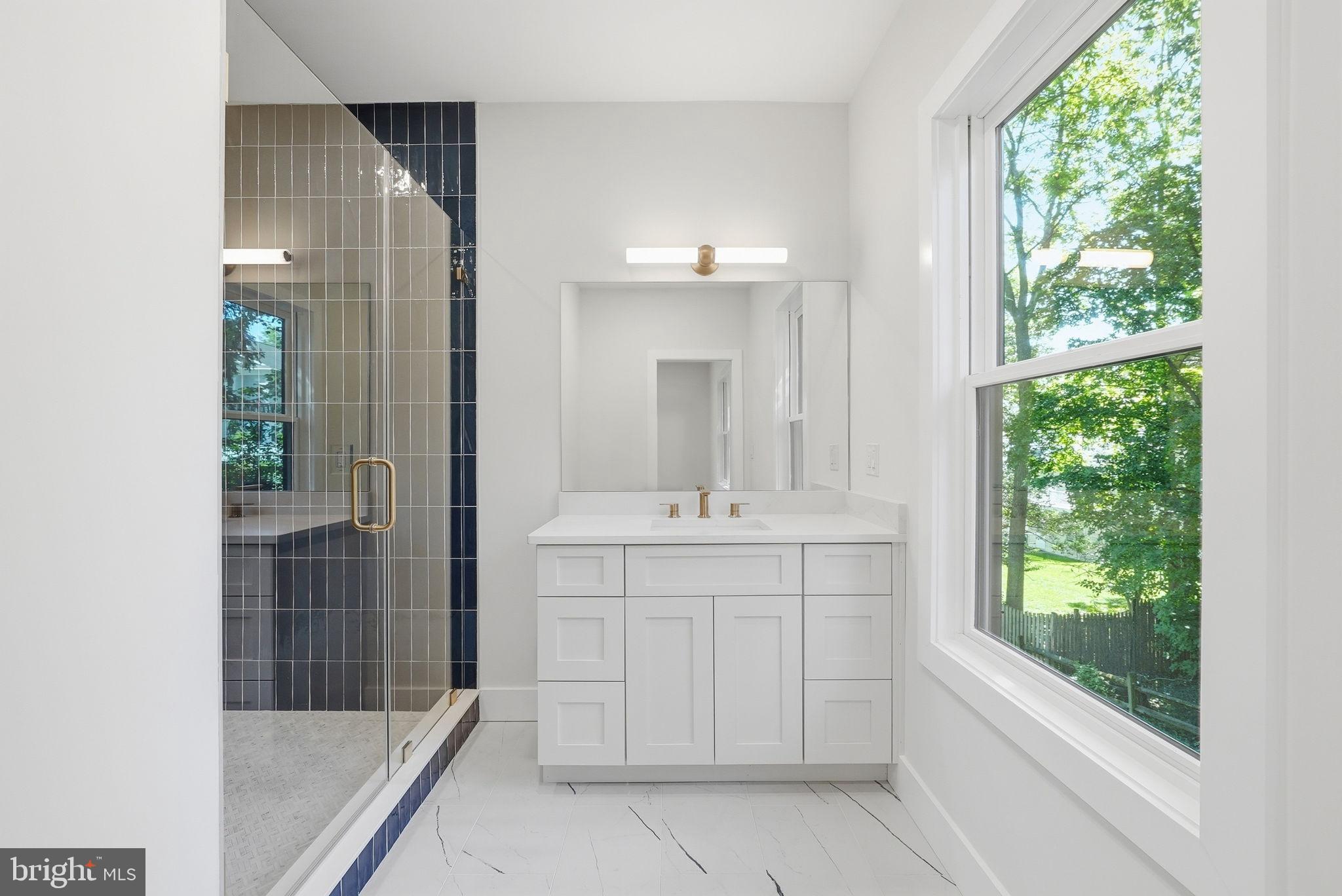 WESTHAMPTON - Residential