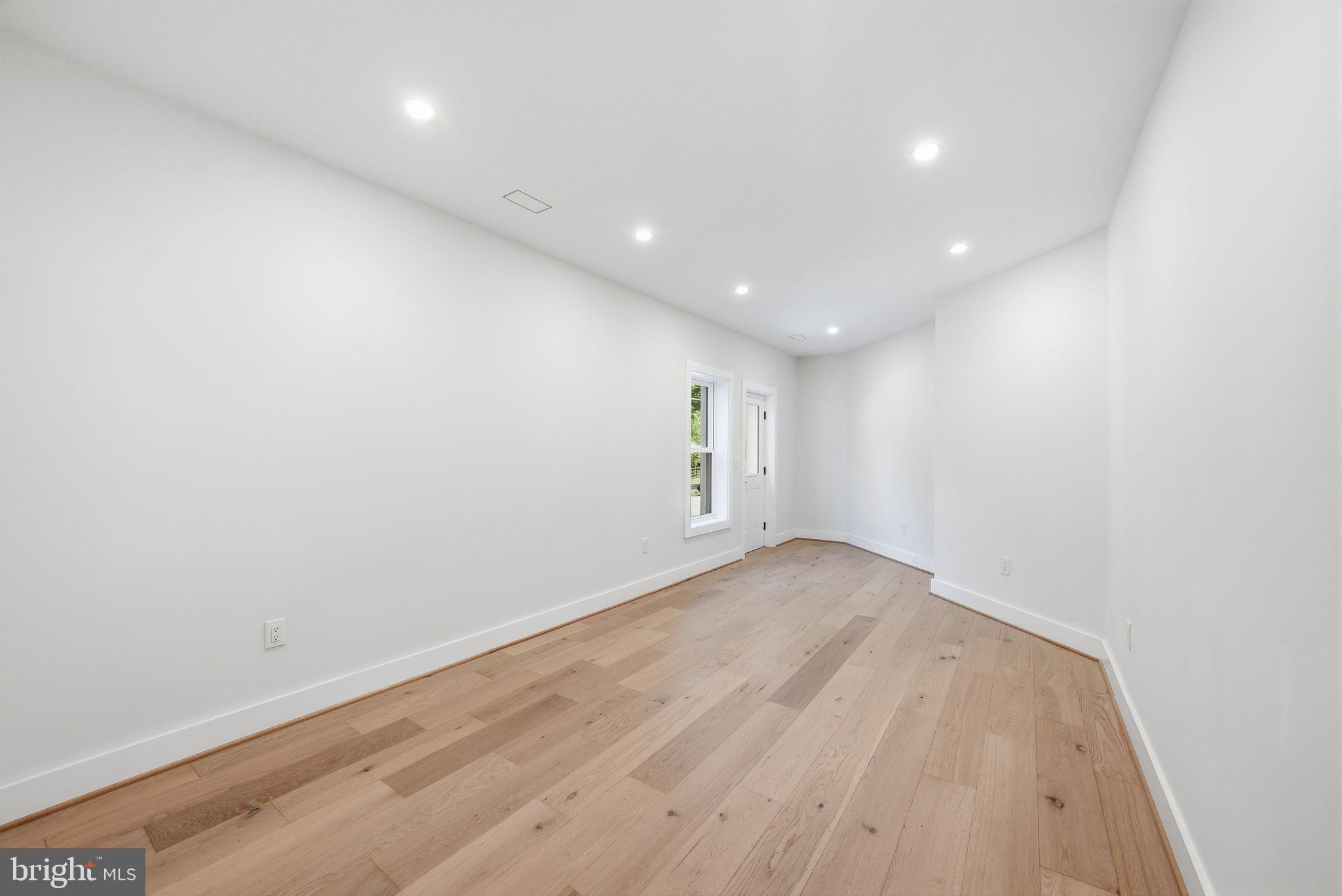 WESTHAMPTON - Residential