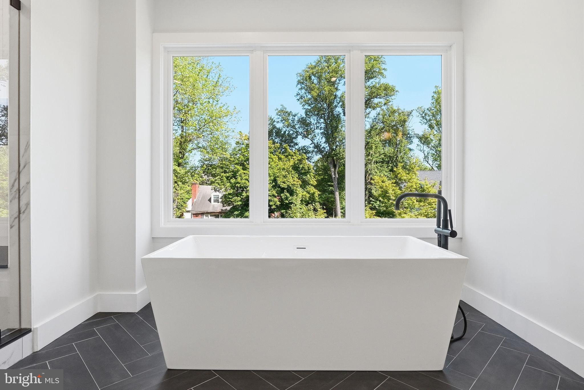 WESTHAMPTON - Residential