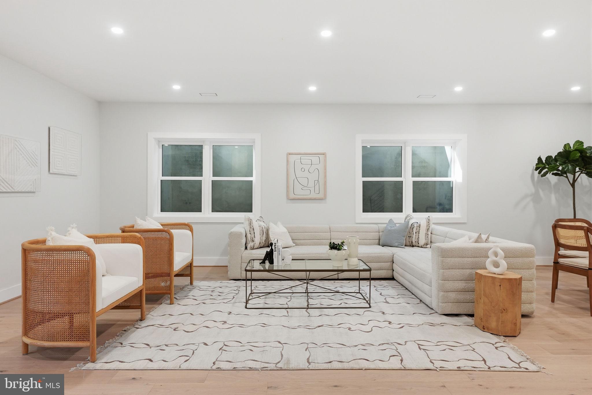 WESTHAMPTON - Residential