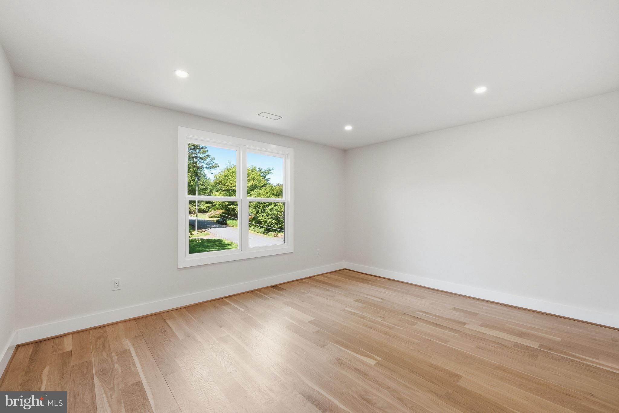 WESTHAMPTON - Residential
