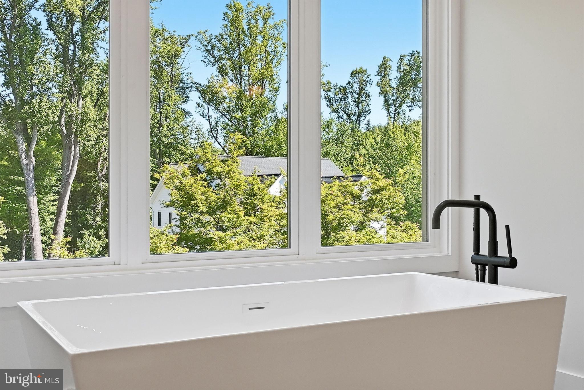 WESTHAMPTON - Residential