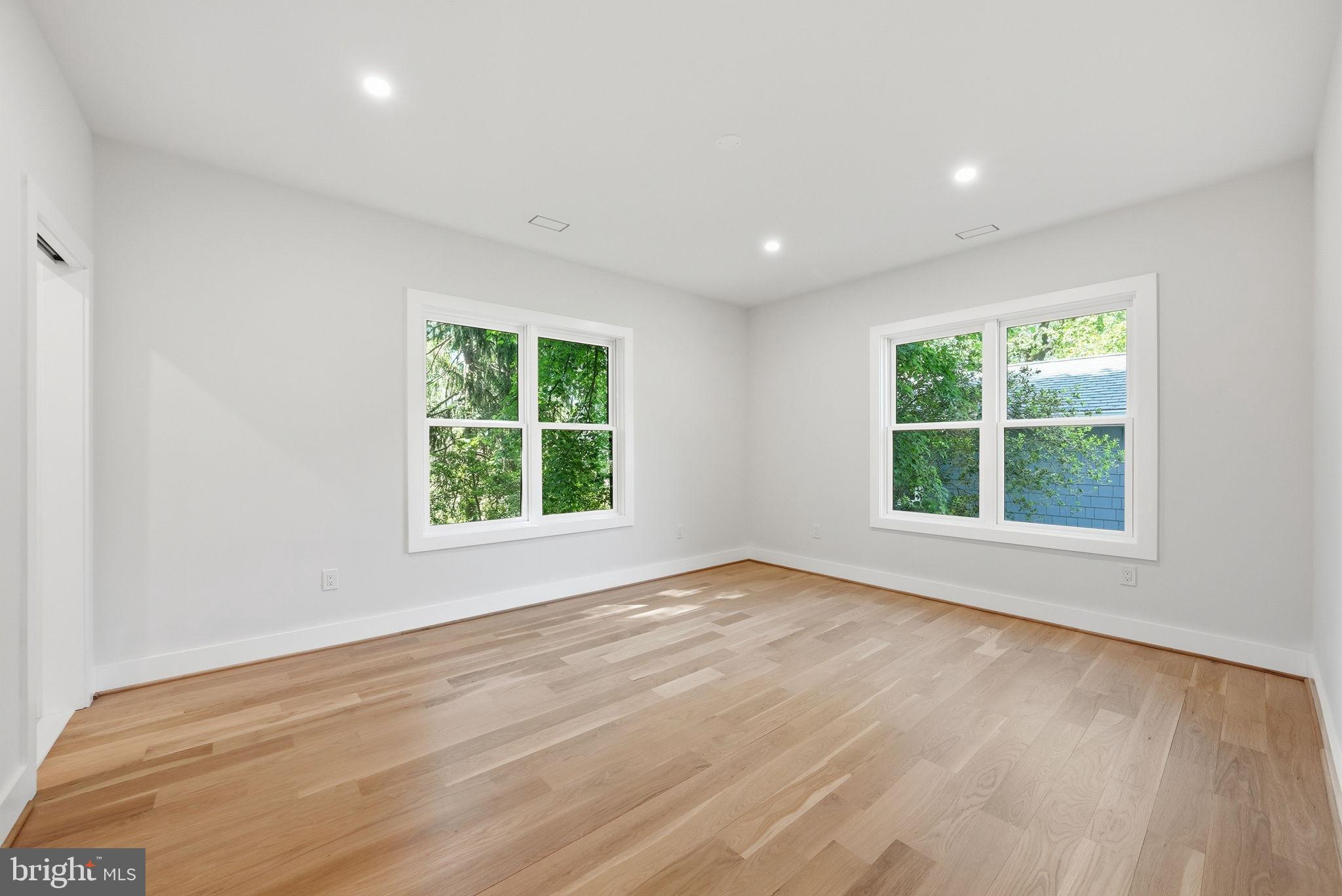 WESTHAMPTON - Residential
