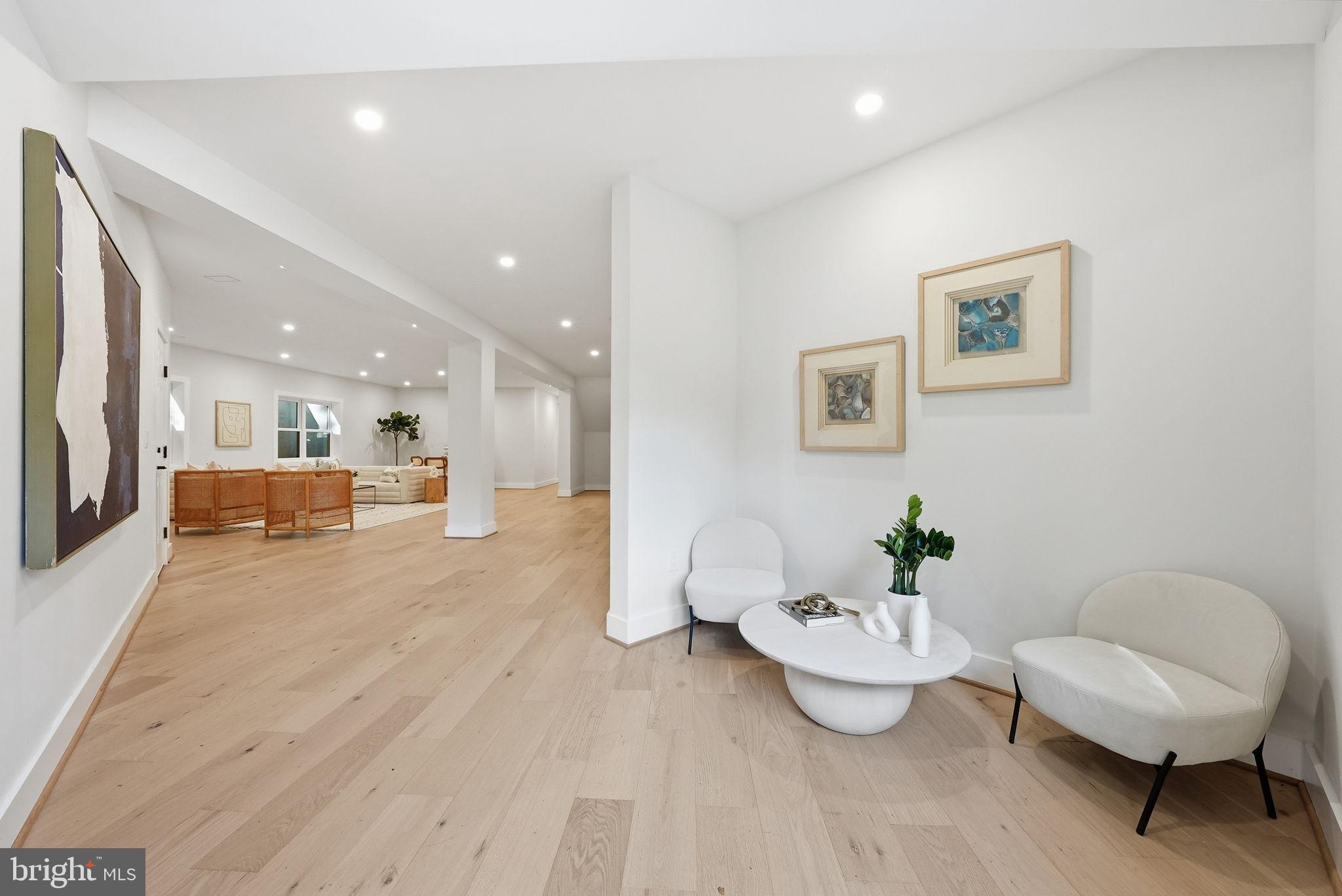 WESTHAMPTON - Residential