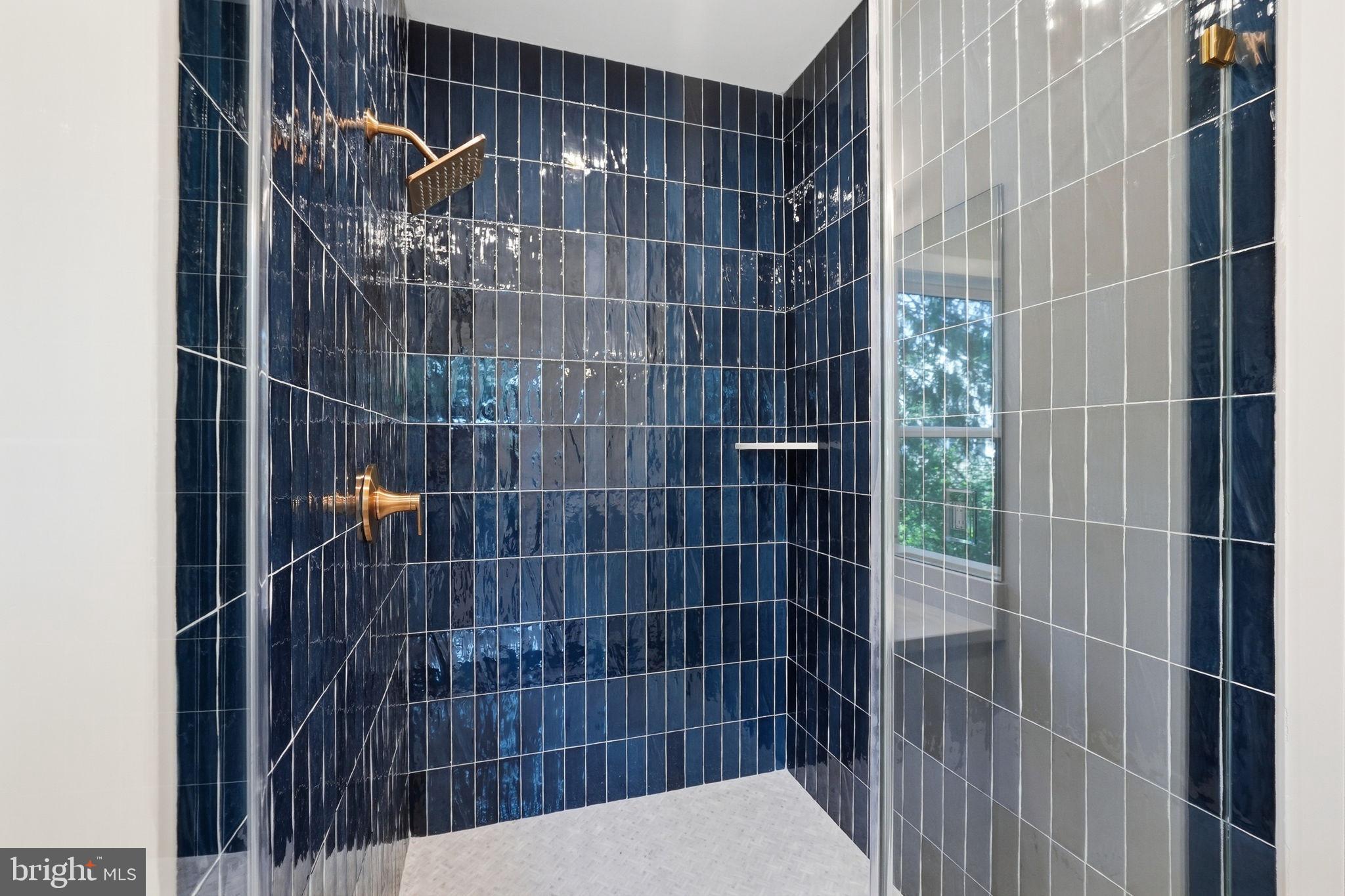 WESTHAMPTON - Residential