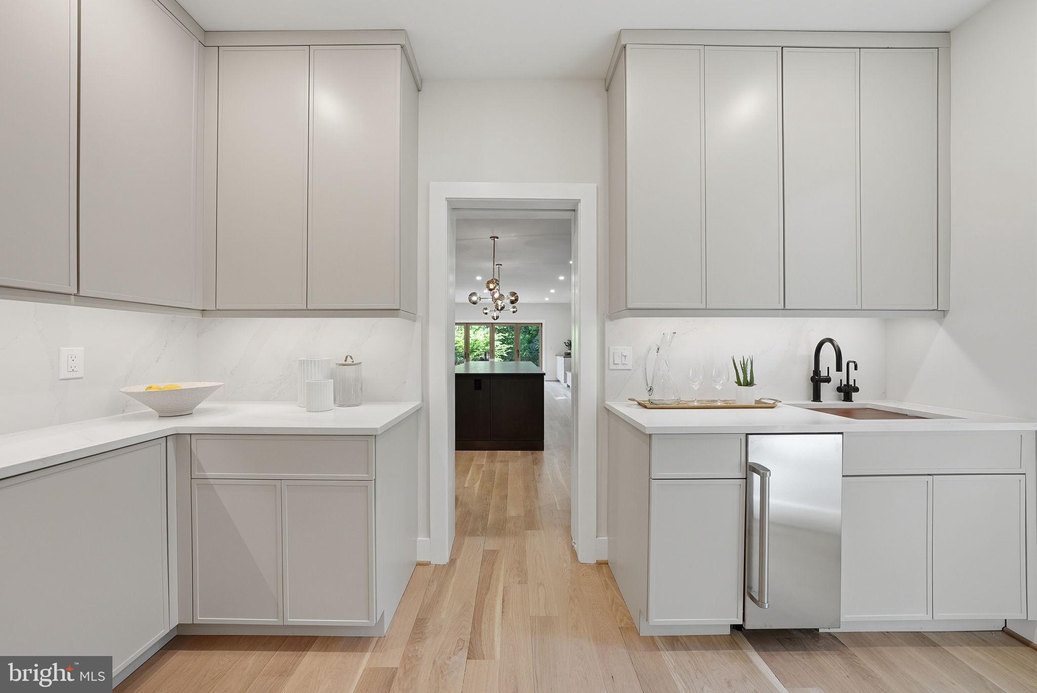 WESTHAMPTON - Residential
