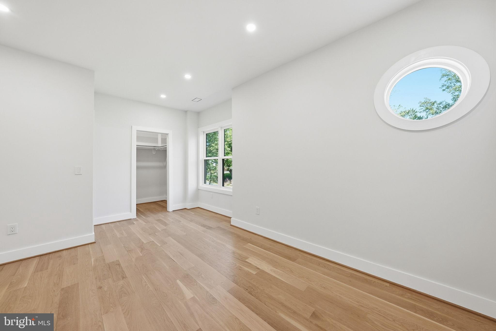 WESTHAMPTON - Residential