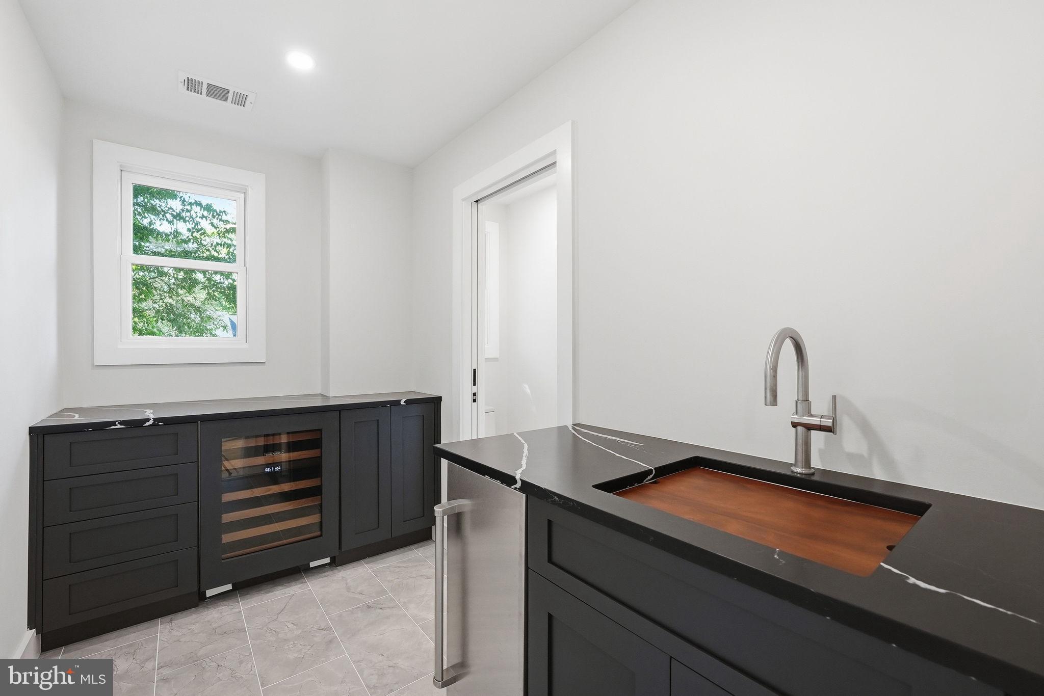 WESTHAMPTON - Residential