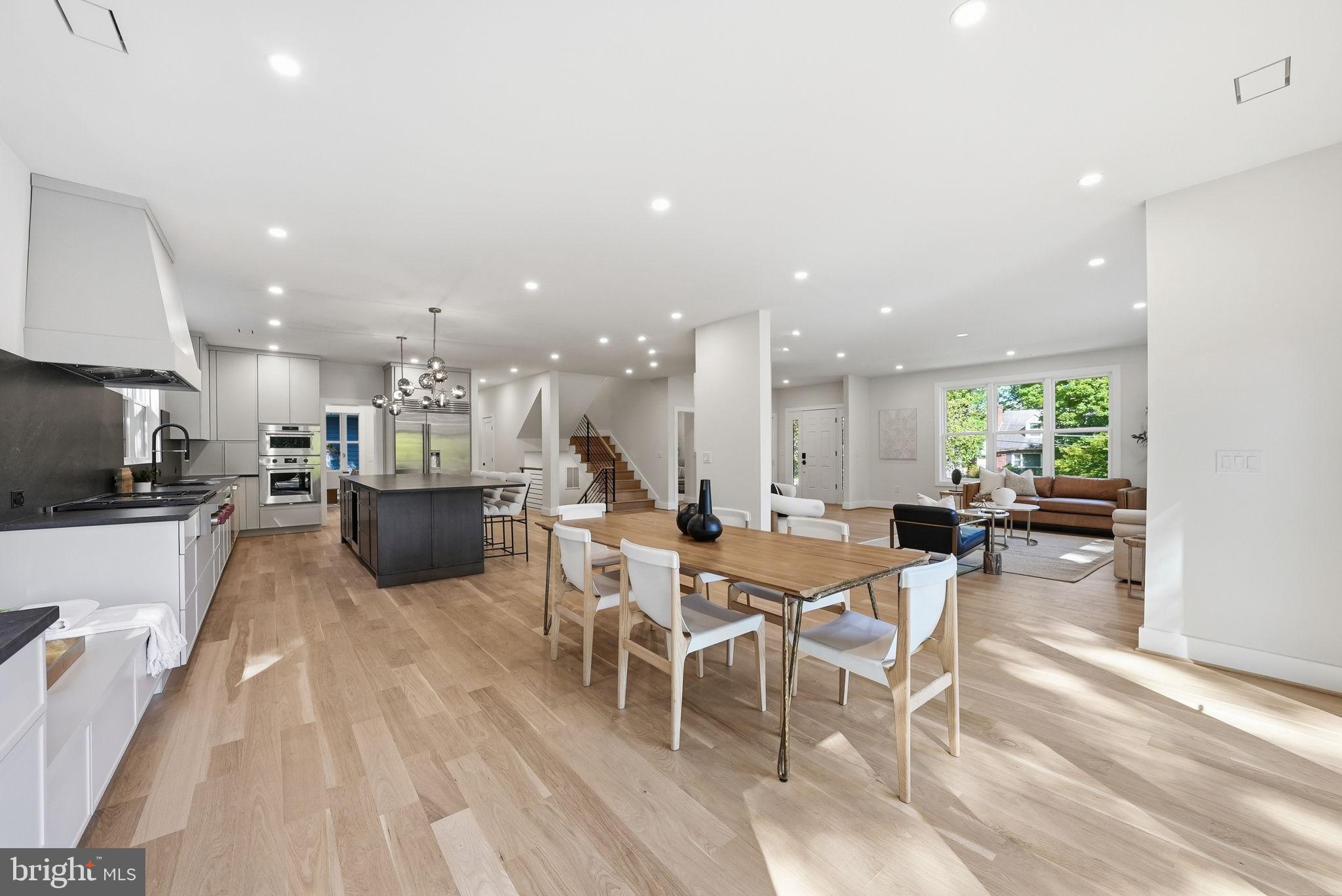WESTHAMPTON - Residential