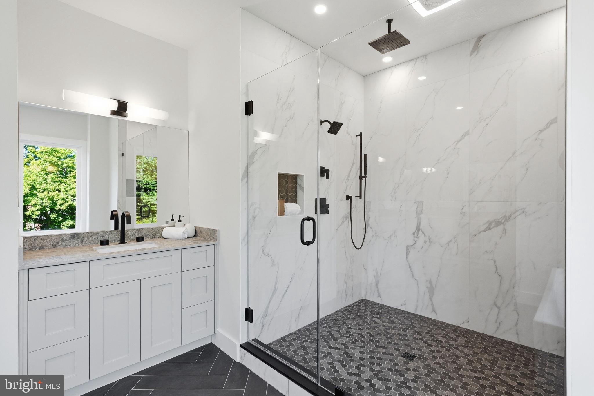 WESTHAMPTON - Residential